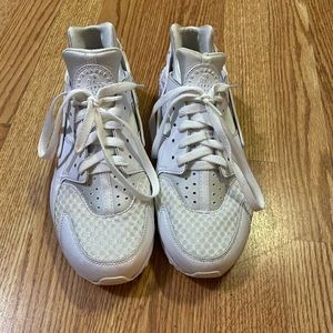 Nike Air Huarache white